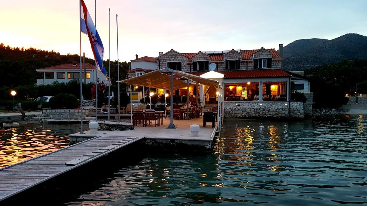 Sweet Village Hotel By The Sea Slano Exterior foto